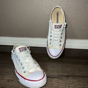 Unisex Converse size Men’s 6.5 ; Wo’s 8.5
